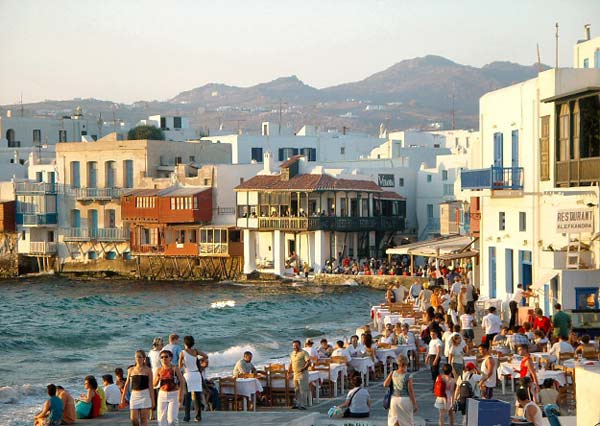 People-Watching: The Favorite Hobby of the Greek People Litsa!
